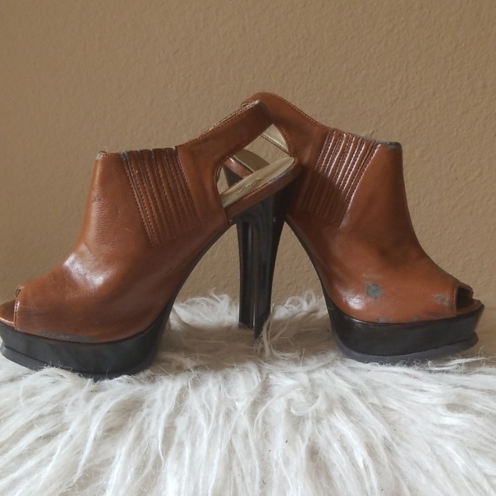 Brown Qupid brown perp toed platform pumps